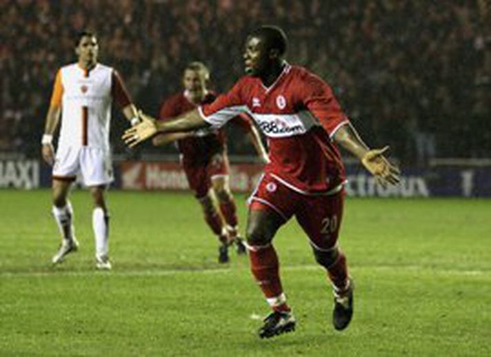 Yakubu fagnar hér marki sínu gegn Roma í kvöld