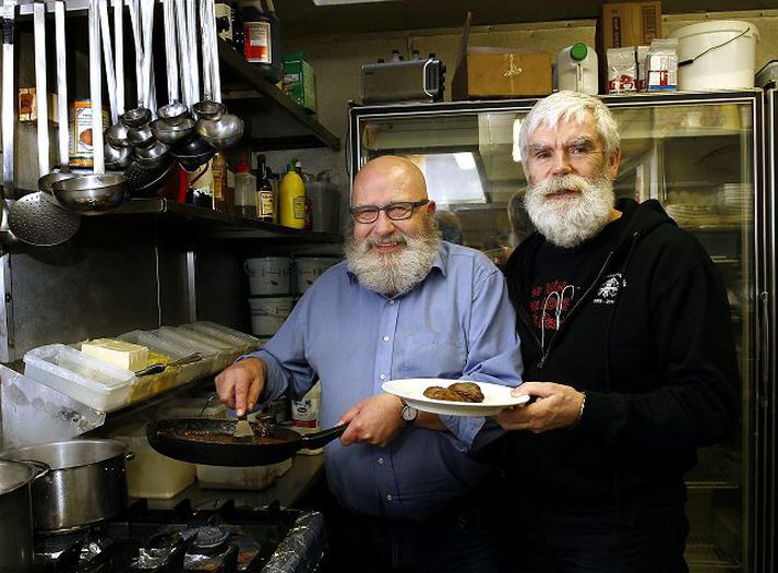 Úlfar og Tómas dreifa gjöfum til barna í næstu viku.