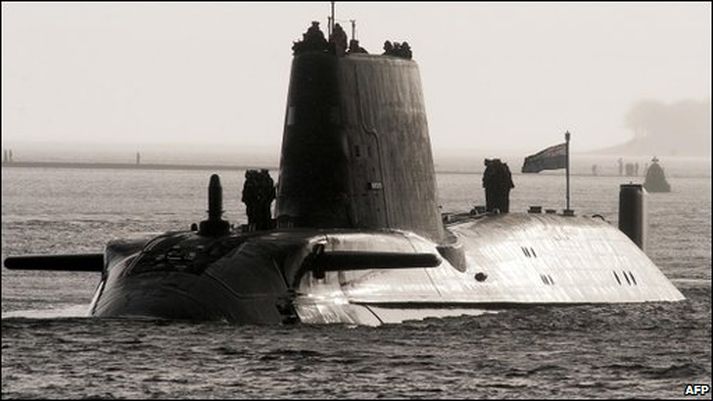 HMS Astute á siglingu.
