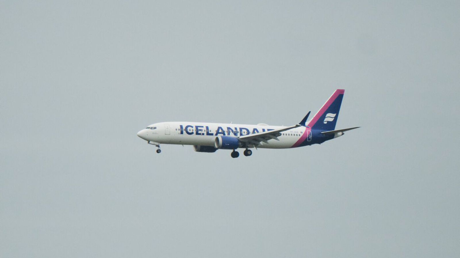 Af­lýsa og seinka flug­ferðum