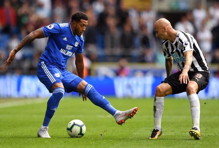 Nathaniel Mendez-Laing mætir Jonjo Shelvey í leiknum í dag.