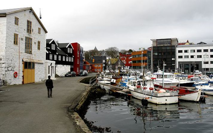 Samtals ellefu vitni verða leidd fram í dómssal í Færeyjum þegar aðalmeðferð í máli Íslendingsins fer fram. Þess verður krafist að hann sitji í gæsluvarðhaldi og einangrun þar til vitnaleiðslum er lokið.