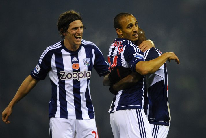 Odemwingie fagnar í kvöld með félögum sínum.