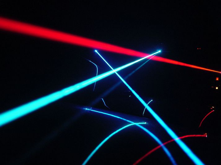 Orðið laser er skammstöfun fyrir light amplification by stimulated emission of radiation