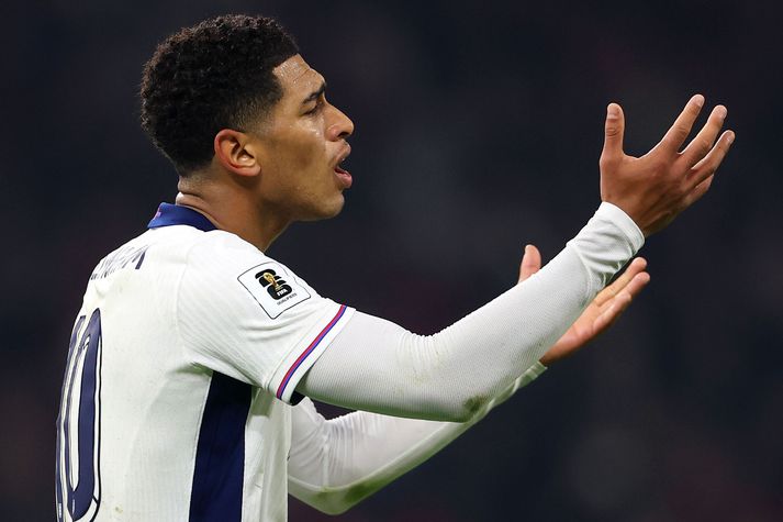 Jude Bellingham var ekki sáttur með að vera tekinn af velli og hefur fengið fyrir vikið mikla gagnrýni í enskum fjölmiðlum.