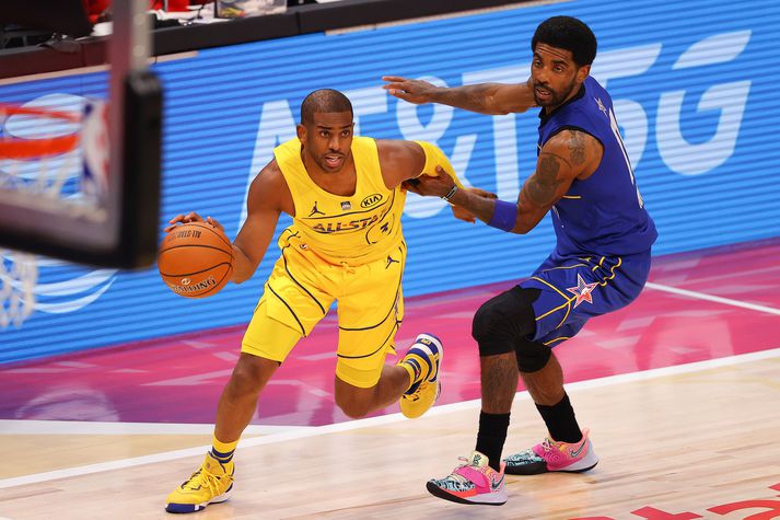 Phoenix var tilbúið að bjóða Chris Paul fyrir Kyrie Irving.