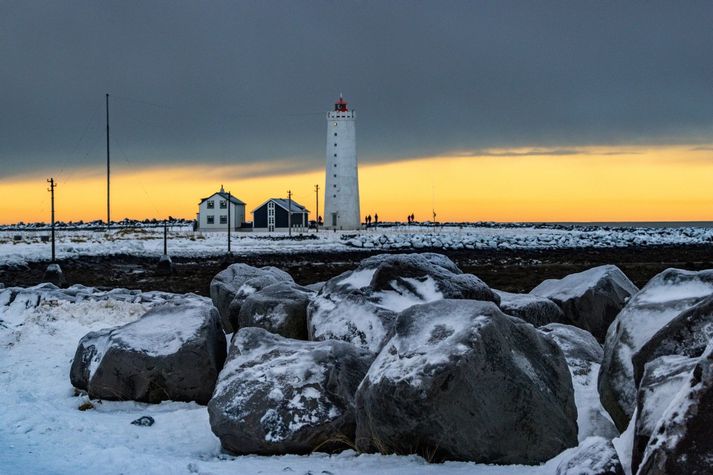 Það dregur aðeins úr frosti og síðdegis má reikna með frosti á bilinu eitt til tíu stig.