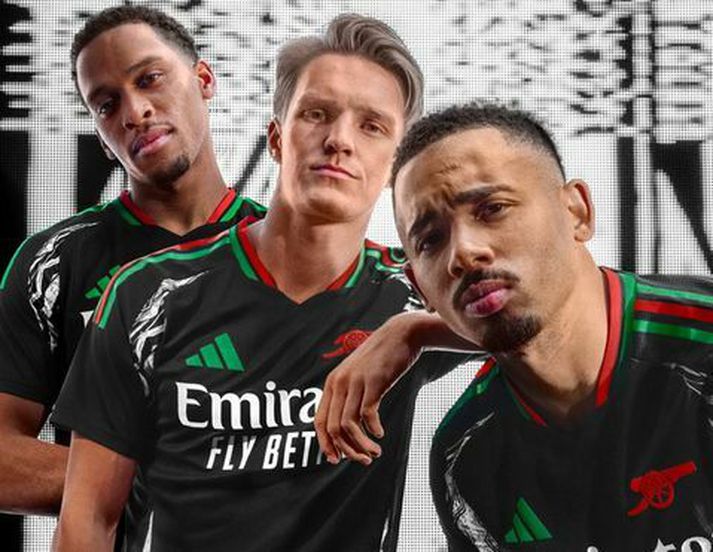 Leikmenn Arsenal skelltu sér í fyrirsætustörfin þegar nýr varabúningur var kynntur til leiks.