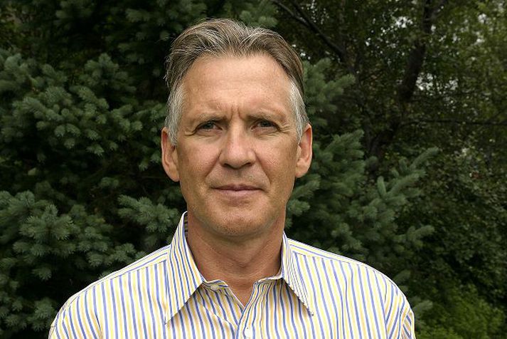 Jón Ólafsson. Ævisaga þessa litríka athafnamanns kemur út í næstu viku. Einar Kárason rithöfundur skráði söguna en hann og Jón unnu náið saman við gerð hennar.