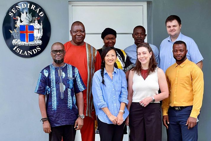 Starfsfólk sendiráðs Íslands í Freetown. Önnnur frá vinstri í neðri röð er Ásdís Bjarnadóttir forstöðumaður sendiráðsins.