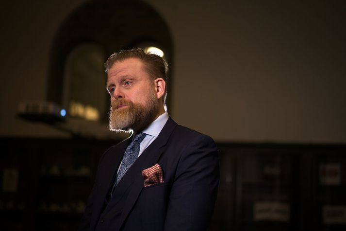 Ásgeir Jónsson seðlabankastjóri segir að til lengri tíma þá séu háir vextir óheppilegir fyrir banka. Það sé reynslan af bankarekstri að þeir lántakar sem eru við slíkar aðstæður viljugir til að greiða háa vexti eru jafnan þeir ótryggustu og síður líklegir til að geta staðið í skilum.