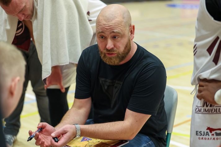 Arnar Guðjónsson og hans menn þurftu að hafa fyrir hlutunum í kvöld á spennuþrungnum lokamínútum.