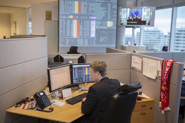 Í Kauphöll Íslands. Óvenjulega mikil hækkun er síðasta dag ársins en svo virðist sem hækkanir gangi til baka strax á fyrsta degi nýs árs.