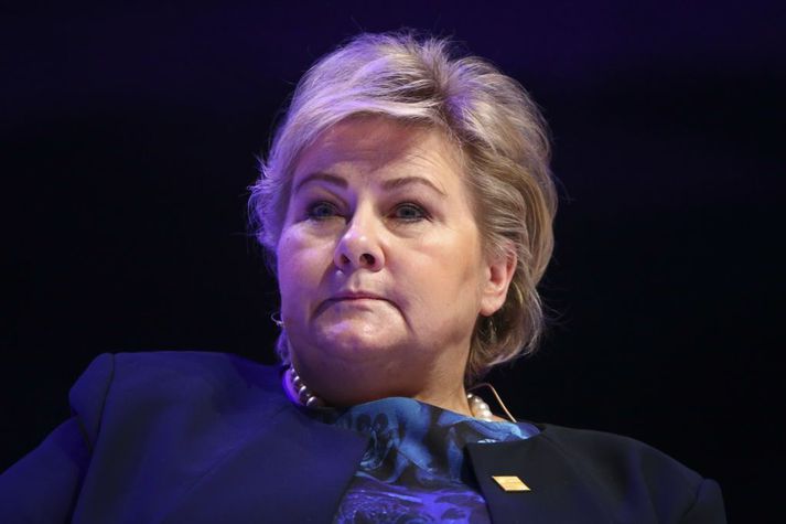 Erna Solberg, forsætisráðherra Noregs, sagðist á fréttamannafundi í morgun eiga von á að henni verði færðar tillögur um að loka öllum skólum í landinu.