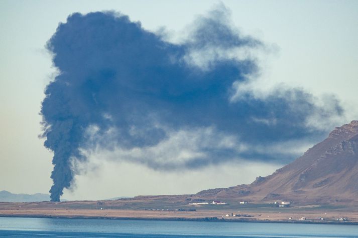 Reykmökkurinn er gríðarlega mikill.