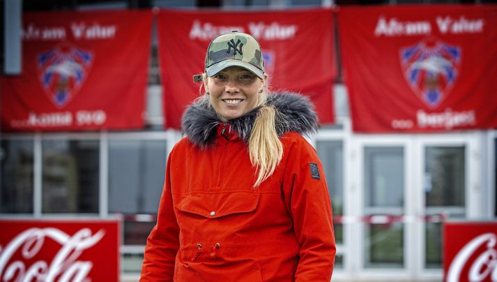 Margrét að gera sig tilbúna fyrir æfingu í gær. Valsstelpur eru í harðri toppbaráttu við Breiðablik um Íslandsmeistaratitilinn.