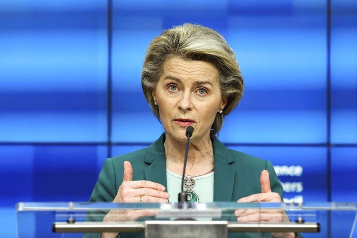 Úrsúla von der Leyen, forseti framkvæmdastjórnar ESB, segir ljóst að AstraZeneca verði að setja aukinn kraft í framleiðslu og standa við gerða samninga.