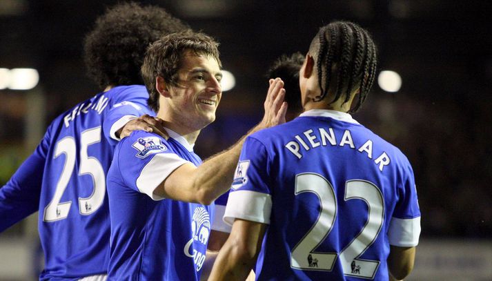 Leighton Baines skoraði eftir laglegt samspil við Steven Pienaar.