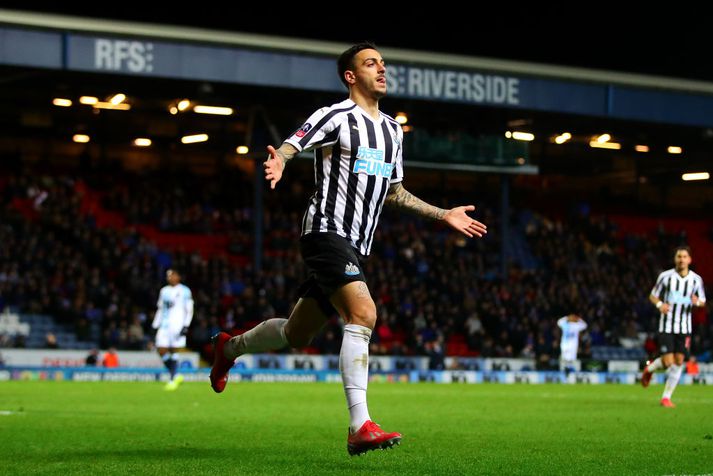 Joselu fagnar markinu sem kom Newcastle yfir í framlengingunni