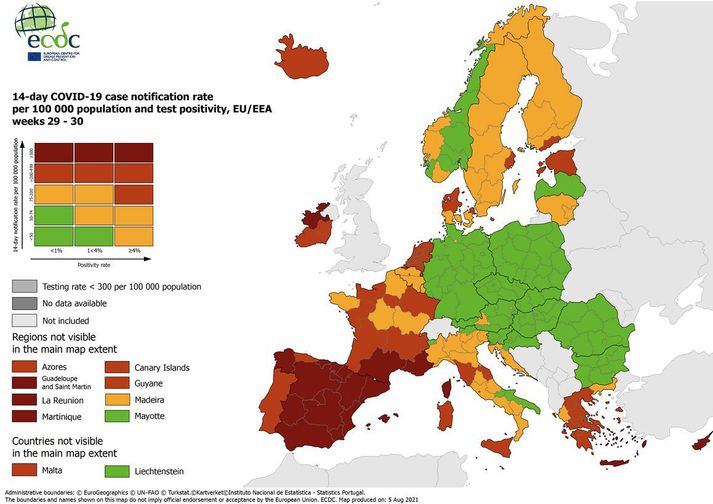 Ísland er rautt á kortinu.