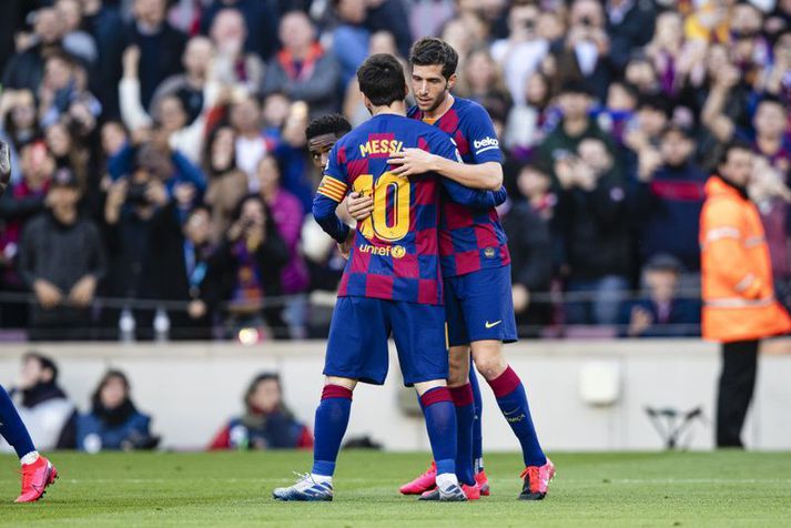 Sergi Roberto keppir fyrir hönd Barcelona og mun örugglega reyna að nýta sér tölvuútgáfuna af Lionel Messi.