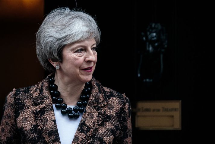 Theresa May, forsætisráðherra Bretlands, leitar nú allra leiða til þess að leysa deilurnar á þingi um Brexit.