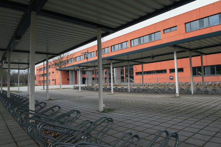 Carl-Zeiss-Schule skólanum var lokað í morgun eftir að greint var frá því að nemandi við skólann hafði smitast.