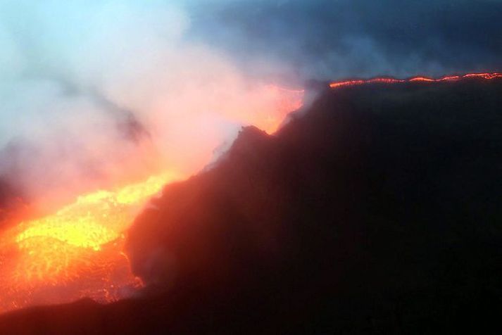 Eldgosið mun halda áfram langt inn á nýtt ár, ef að líkum lætur.