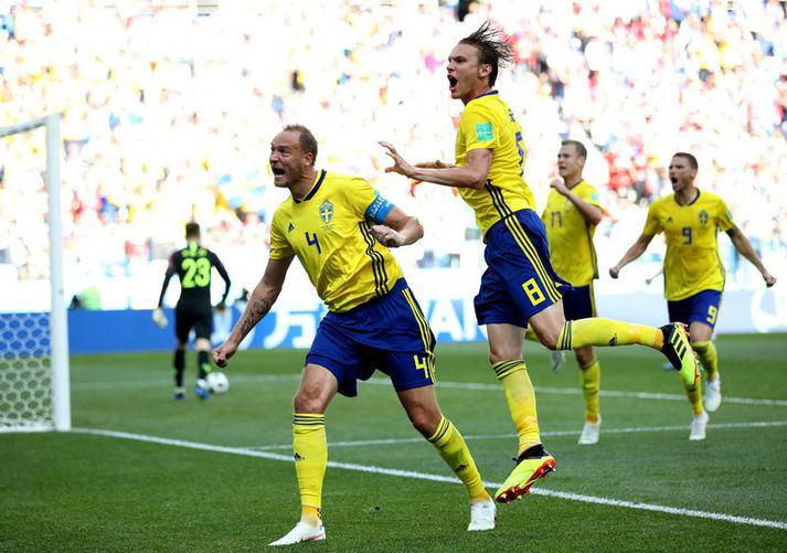 Andreas Granqvist fagnar marki sínu gegn Mexíkó.