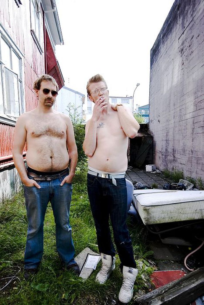 AMFJ og koma fram ásamt parinu MGBB í kvöld.