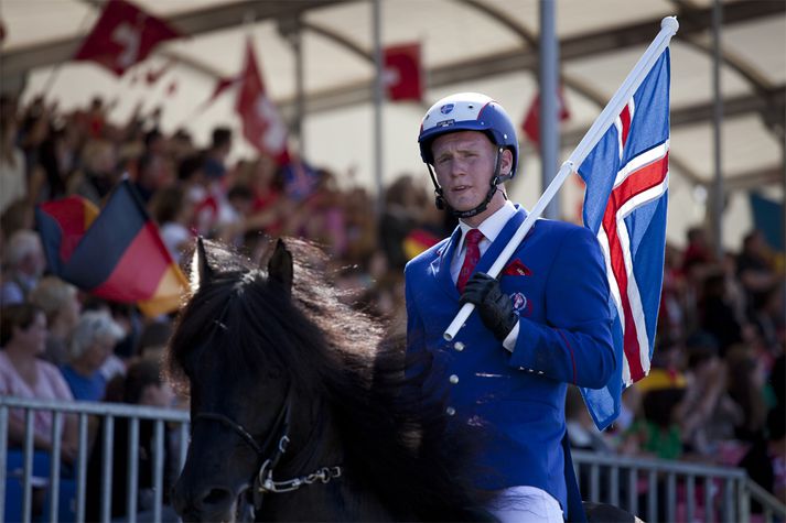 Nafnarnir Arnar og Arnar.