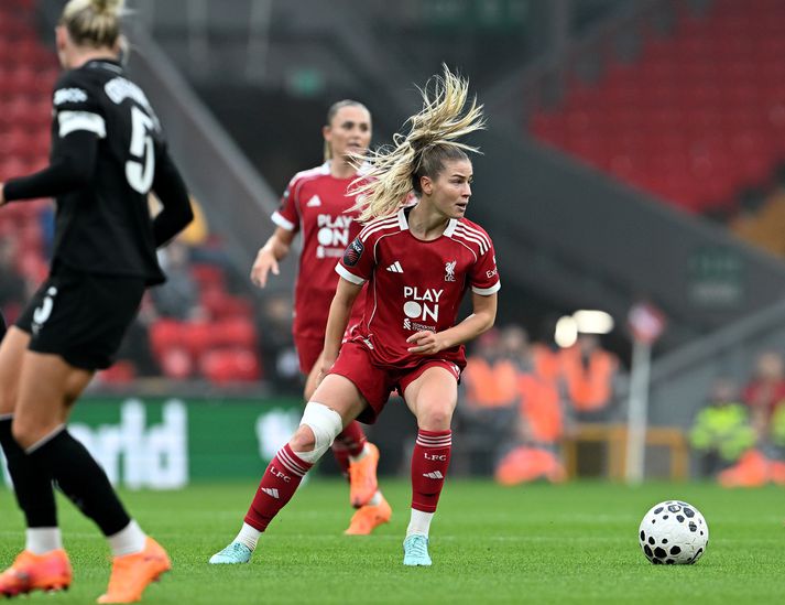 Marie Hobinger átti erfitt með að einbeita sér inni á vellinum þegar hún vissi af eltihrelli uppi í stúku. 