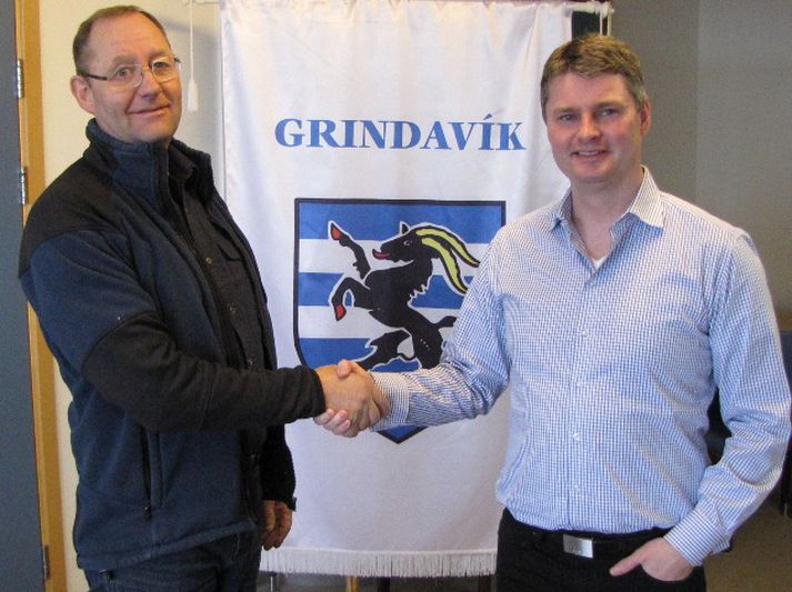 Magnús Guðmundsson, eigandi Grindarinnar ehf.  og Róbert Ragnarsson, bæjarstjóri í Grindavík.