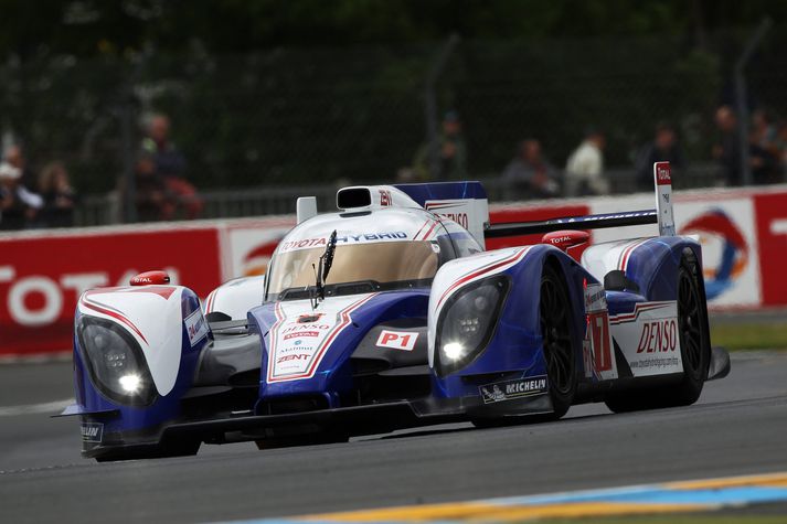 Það verða tveir Toyota bílar fremstir í ræsingunni í Le Mans um helgina.