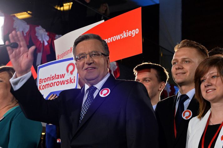 Komorowski forseti mældist með öruggt forskot á Duda í skoðanakönnunum í aðdraganda kosninganna.