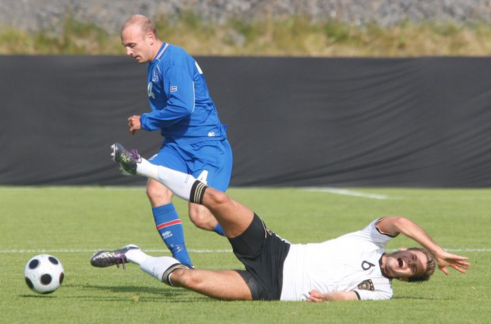 Kristinn Jónsson í baráttu við hinn leiftursnögga Dennis Diekmeier í leiknum í dag.