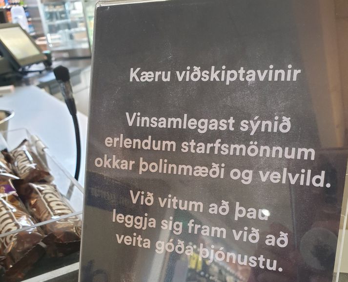 Skiltið sem Ólöf Hugrún sá og myndaði á N1 í Borgarnesi.