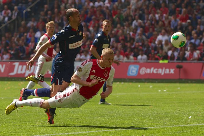 Kolbeinn skorar hér í leik með Ajax á tímabilinu