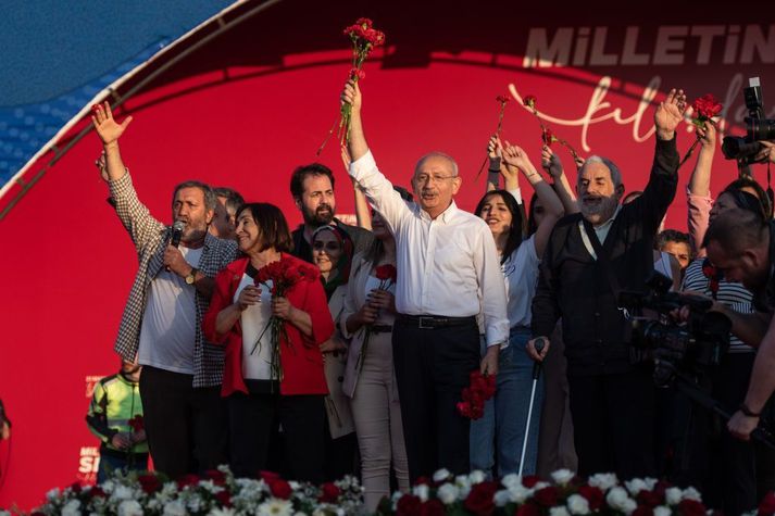 Hinum 74 ára Kemal Kilicdaroglu var fagnað í höfuðborginni Ankara fyrr í vikunni.