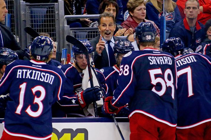 Tortorella þjálfar líka Columbus Blue Jackets og er hér með þeim.