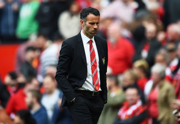 Ryan Giggs gengur af velli eftir tapið í dag.