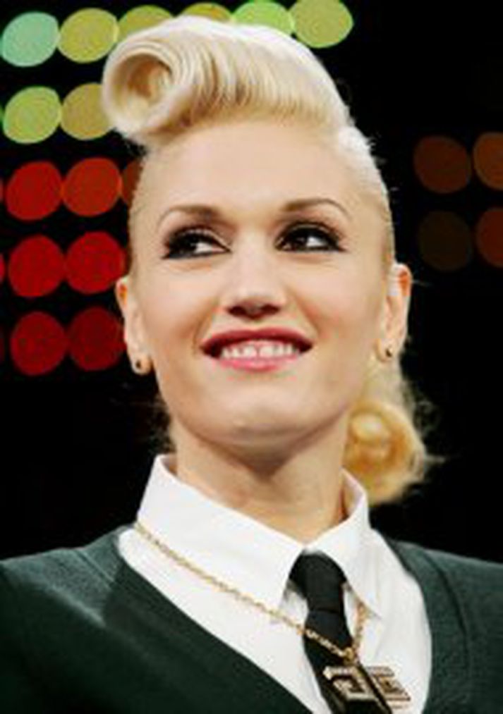 Söngkonan Gwen Stefani mun leggja sitt af mörkum til góðgerðarmála með söng sínum í sérstökum þætti American Idol
