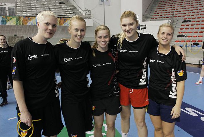 Í útlöndum að spila handbolta
1. Harpa Eyjólfsdóttir, 24 ára skytta, leikmaður með Spårvägens í Svíþjóð.
2. Rut Jónsdóttir, 21 árs skytta, leikmaður hjá Team Tvis Holstebro í Danmörku.
3. Þórey Rósa Stefánsdóttir, 22 ára hornamaður, leikmaður hjá Team Tvis Holstebro í Danmörku.
4. Arna Sif Pálsdóttir, 23 ára línumaður, leikmaður hjá Aalborg í Danmörku.
5. Karen Knútsdóttir, 21 árs leikstjórnandi, leikmaður hjá HSB Bomberg Lippe í Þýskalandi.