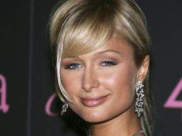 Skemmtistaðaeigendur í Kairó hafa reynt að notfæra sér nafn Paris Hilton í tengslum við djamm sem hún sjálf kannast ekkert við.