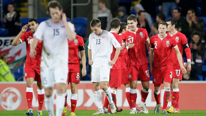 Leikmenn Wales fagna einu marka sinna í gær.