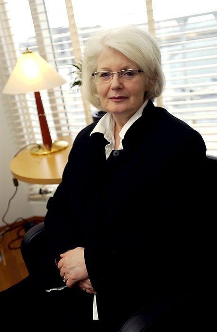 Verk myndlistarkonunnar eru á uppboði fram á sunnudag. 