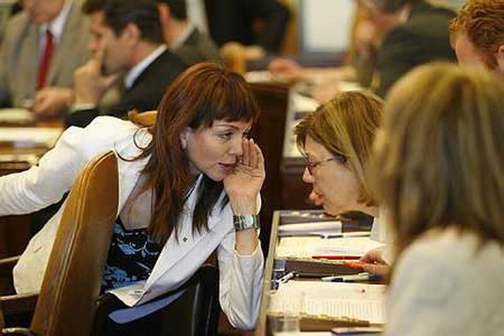 Siv Friðleifsdóttir spurði félagsmálaráðherra um félagsþjónustu.