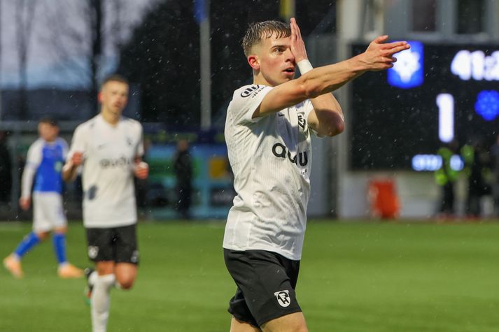 Kjartan Kári Halldórsson skoraði annað mark FH-inga með frábæru skoti.