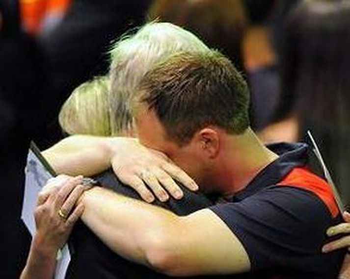 Margir sem viðstaddir voru athöfnina komust við þegar þeir minntust þeirra sem létust í skógareldunum.Fréttablaðið/ap