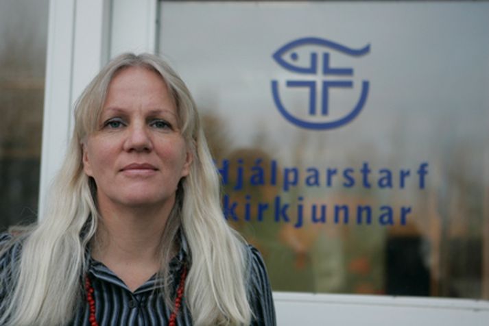 hjálparstarf kirkjunnar Gert er ráð fyrir færri umsóknum um jólaaðstoð en úthlutunaraðferð kirkjunnar kostar meira en bein matarúthlutun.fréttablaðið/arnþór